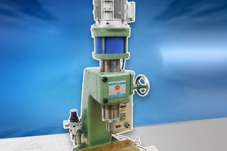 哪個油壓鉚釘機(jī)廠家比較靠譜？