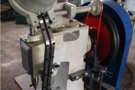 為什么液壓鉚釘機的價格相差很大？