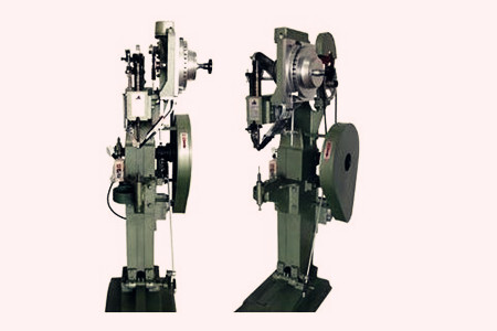 廠家應(yīng)該如何選擇合適的自動(dòng)鉚釘機(jī)？