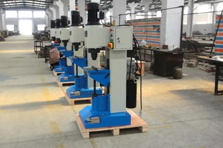 鉚釘機彎臂的疲憊問題分析