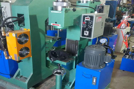 不會(huì)挑選鉚釘機(jī)？碩峰來(lái)支招！