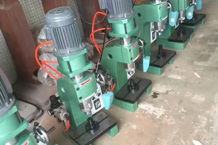 臺(tái)式油壓鉚釘機(jī)的組成、應(yīng)用及特點(diǎn)