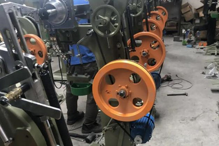 自動鉚釘機廠家如何提高市場占有率？策略有四！