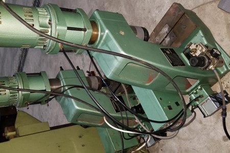 數(shù)控鉚釘機(jī)，一次可完成多個(gè)工位的鉚接任務(wù)！