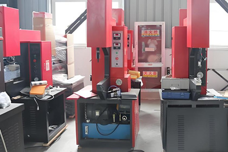 如何使用及維護(hù)實(shí)心鉚釘機(jī)？廠家來(lái)告訴你！