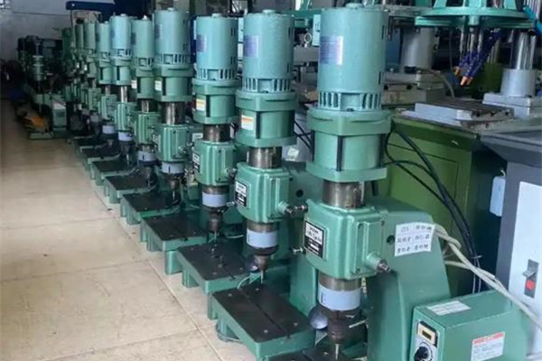 鉚釘機如何調(diào)整壓力？碩峰這樣說！ 圖1