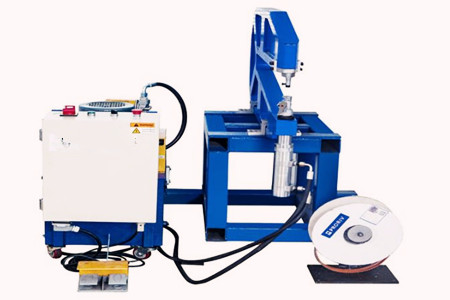 數(shù)控鉚釘機(jī)，一次可完成多個(gè)工位的鉚接任務(wù)！