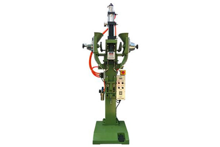 雙頭鉚釘機(jī)操作之前需要注意哪些？