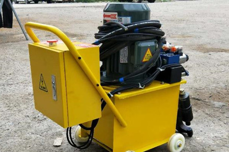 液壓鉚釘機(jī)生產(chǎn)線如何運(yùn)行？碩峰來(lái)幫您！