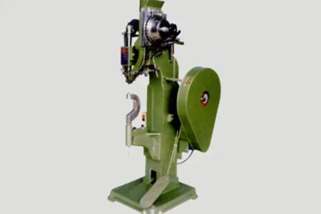 為什么市場(chǎng)上鉚釘機(jī)的價(jià)格高低不一？