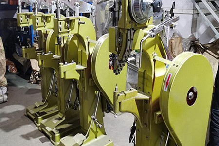 如何調(diào)整自動(dòng)鉚釘機(jī)的振動(dòng)盤？